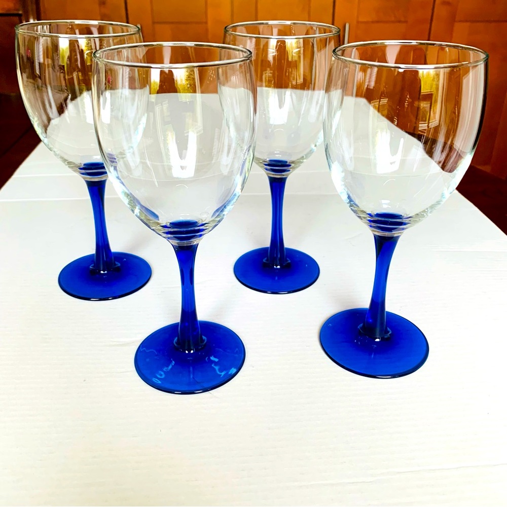 Set of four 7” inches tall wine glasses with beautiful cobalt blue glass stems